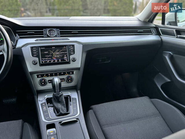 Серый Фольксваген Пассат, объемом двигателя 2 л и пробегом 267 тыс. км за 13950 $, фото 127 на Automoto.ua