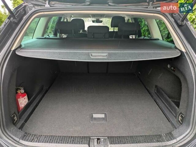 Серый Фольксваген Пассат, объемом двигателя 1.6 л и пробегом 290 тыс. км за 11499 $, фото 16 на Automoto.ua