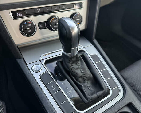 Сірий Фольксваген Пассат, об'ємом двигуна 1.6 л та пробігом 319 тис. км за 12200 $, фото 31 на Automoto.ua