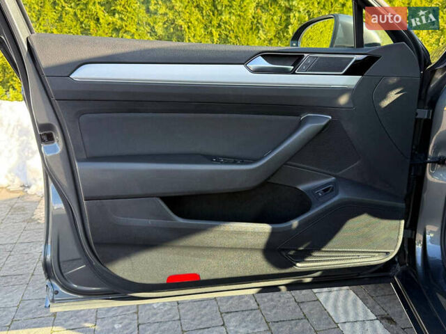 Сірий Фольксваген Пассат, об'ємом двигуна 2 л та пробігом 195 тис. км за 16999 $, фото 61 на Automoto.ua