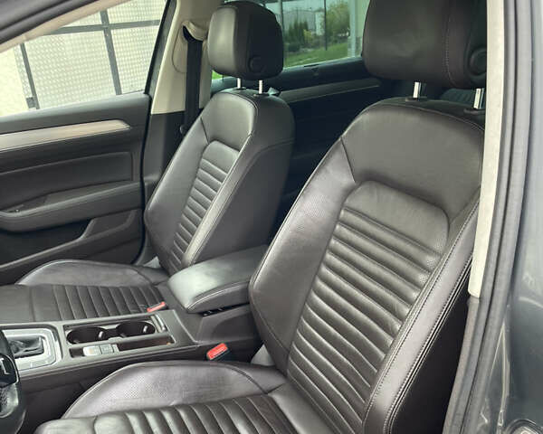 Серый Фольксваген Пассат, объемом двигателя 1.97 л и пробегом 233 тыс. км за 21999 $, фото 12 на Automoto.ua