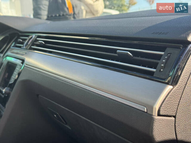 Сірий Фольксваген Пассат, об'ємом двигуна 1.6 л та пробігом 264 тис. км за 15800 $, фото 35 на Automoto.ua