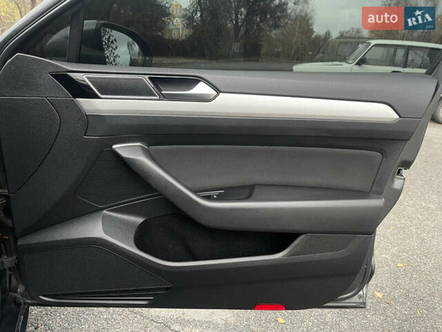 Серый Фольксваген Пассат, объемом двигателя 1.97 л и пробегом 240 тыс. км за 15599 $, фото 33 на Automoto.ua