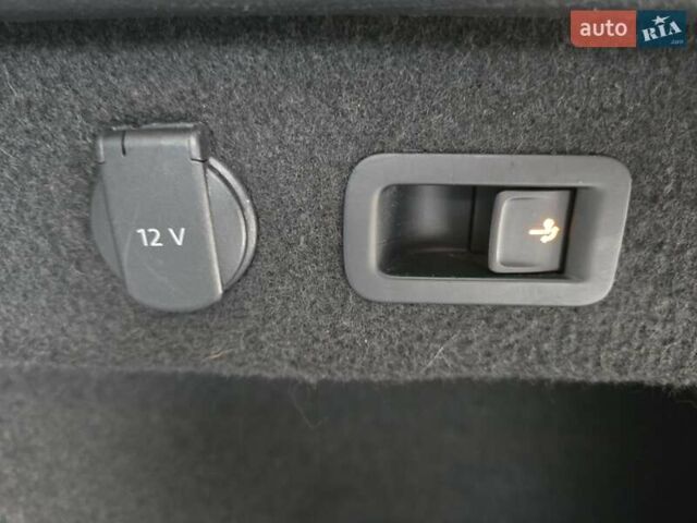 Серый Фольксваген Пассат, объемом двигателя 1.97 л и пробегом 198 тыс. км за 25000 $, фото 26 на Automoto.ua