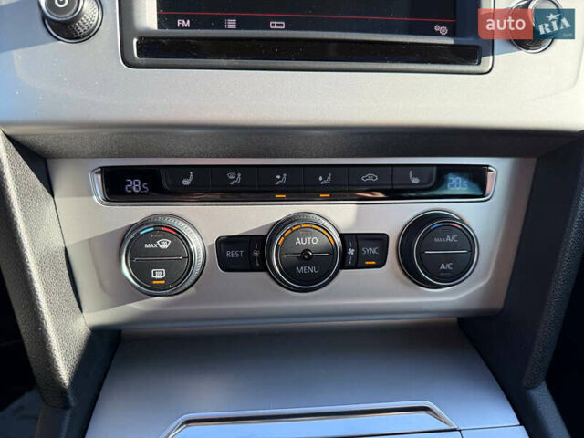 Сірий Фольксваген Пассат, об'ємом двигуна 2 л та пробігом 195 тис. км за 16999 $, фото 68 на Automoto.ua