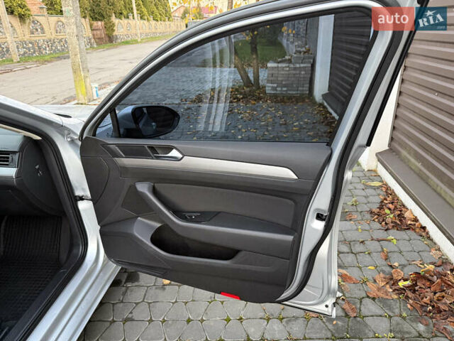 Серый Фольксваген Пассат, объемом двигателя 1.6 л и пробегом 237 тыс. км за 12800 $, фото 18 на Automoto.ua