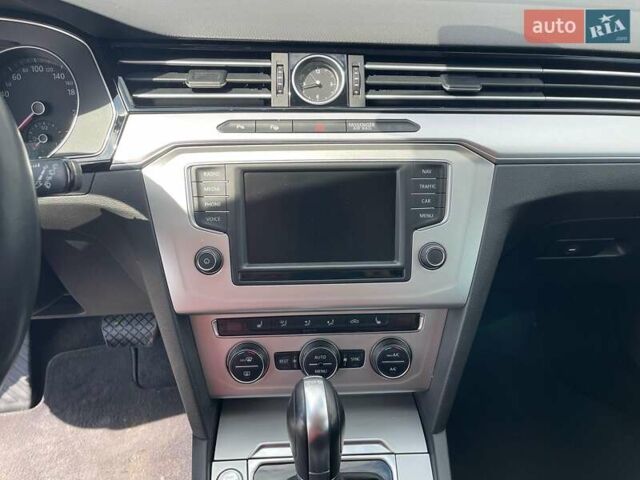 Серый Фольксваген Пассат, объемом двигателя 1.8 л и пробегом 165 тыс. км за 15500 $, фото 22 на Automoto.ua