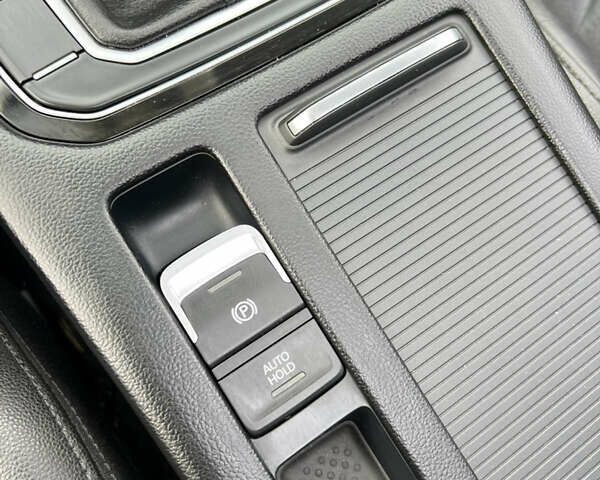 Серый Фольксваген Пассат, объемом двигателя 1.6 л и пробегом 265 тыс. км за 13200 $, фото 63 на Automoto.ua