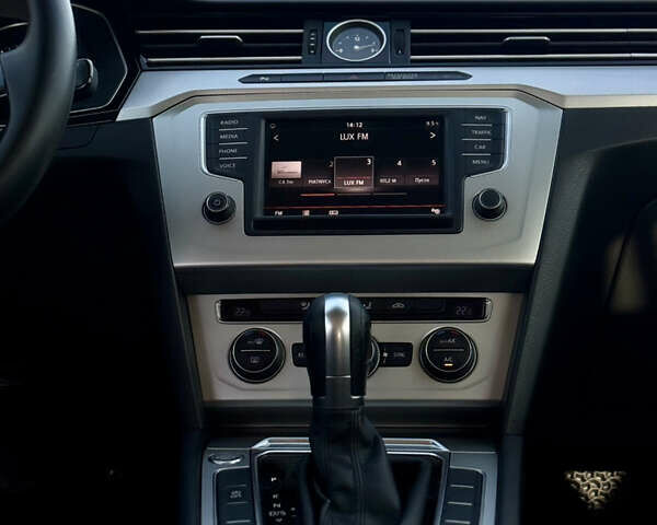 Сірий Фольксваген Пассат, об'ємом двигуна 1.6 л та пробігом 319 тис. км за 12200 $, фото 27 на Automoto.ua