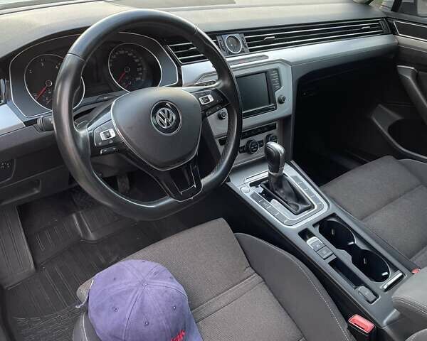 Серый Фольксваген Пассат, объемом двигателя 1.97 л и пробегом 271 тыс. км за 16000 $, фото 14 на Automoto.ua