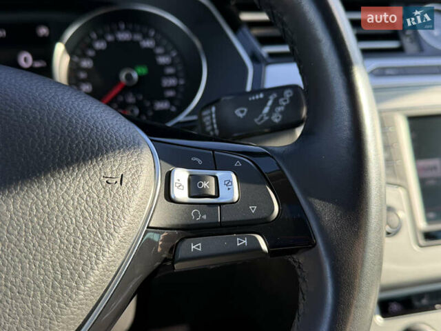 Серый Фольксваген Пассат, объемом двигателя 2 л и пробегом 195 тыс. км за 16999 $, фото 63 на Automoto.ua