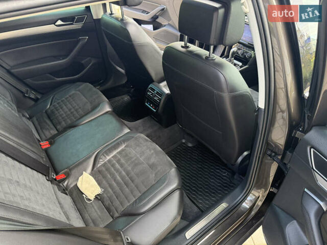 Сірий Фольксваген Пассат, об'ємом двигуна 1.97 л та пробігом 235 тис. км за 18200 $, фото 34 на Automoto.ua