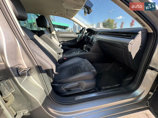 Сірий Фольксваген Пассат, об'ємом двигуна 1.6 л та пробігом 264 тис. км за 15800 $, фото 55 на Automoto.ua