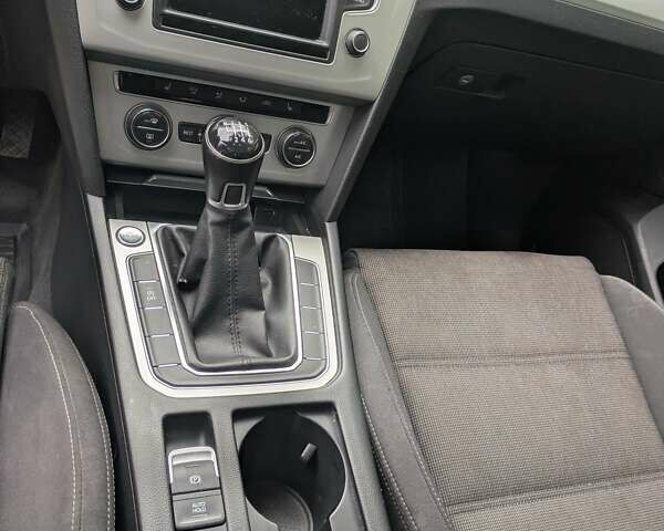 Серый Фольксваген Пассат, объемом двигателя 1.6 л и пробегом 290 тыс. км за 11499 $, фото 9 на Automoto.ua