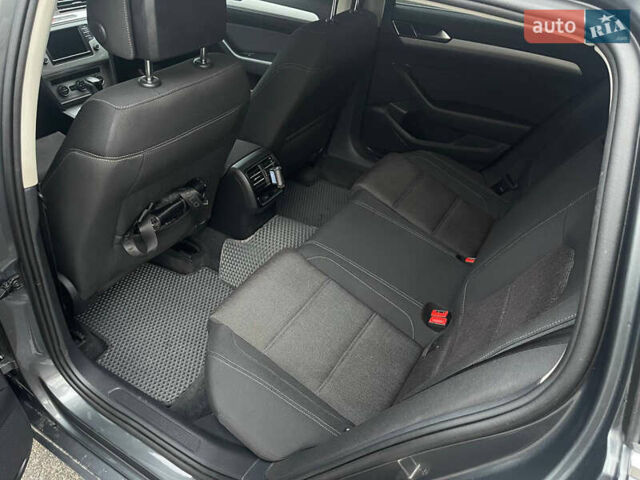 Сірий Фольксваген Пассат, об'ємом двигуна 1.97 л та пробігом 243 тис. км за 14900 $, фото 18 на Automoto.ua