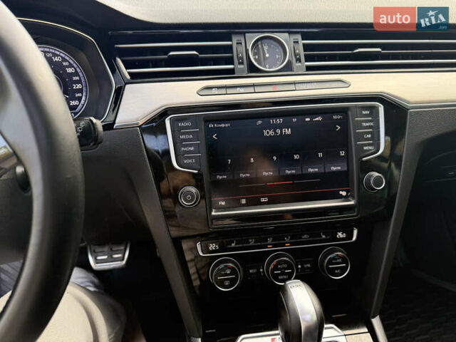 Сірий Фольксваген Пассат, об'ємом двигуна 1.97 л та пробігом 235 тис. км за 18200 $, фото 22 на Automoto.ua