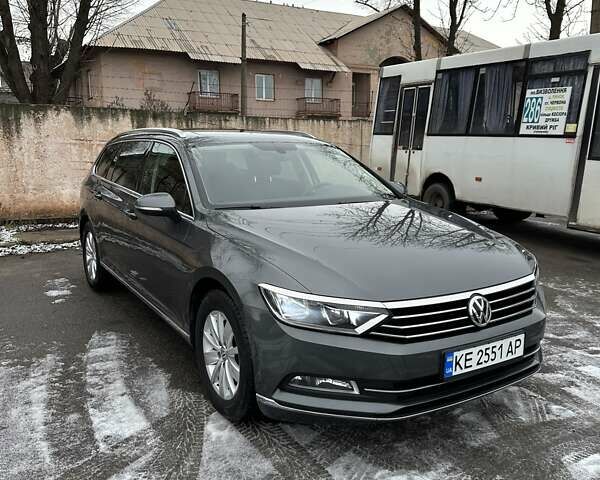 Серый Фольксваген Пассат, объемом двигателя 1.6 л и пробегом 202 тыс. км за 14900 $, фото 3 на Automoto.ua