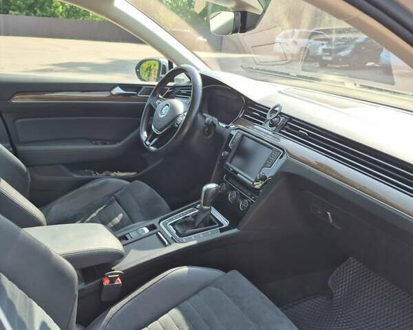 Серый Фольксваген Пассат, объемом двигателя 1.97 л и пробегом 267 тыс. км за 19000 $, фото 20 на Automoto.ua