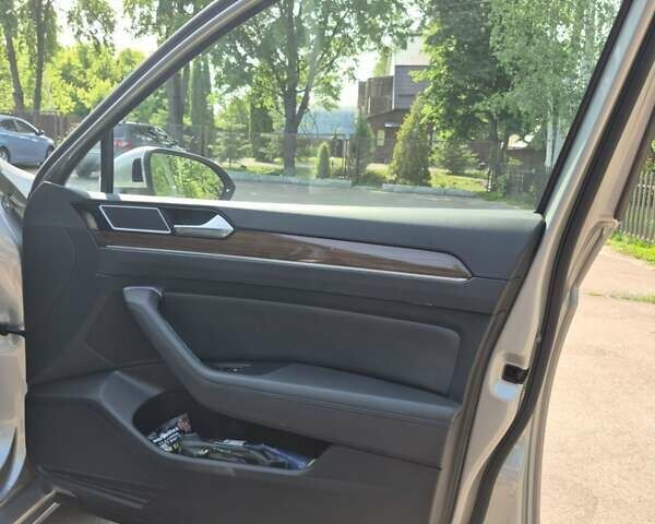 Серый Фольксваген Пассат, объемом двигателя 1.97 л и пробегом 267 тыс. км за 19000 $, фото 17 на Automoto.ua