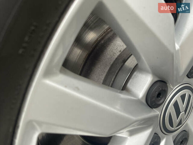 Серый Фольксваген Пассат, объемом двигателя 1.97 л и пробегом 240 тыс. км за 15599 $, фото 13 на Automoto.ua
