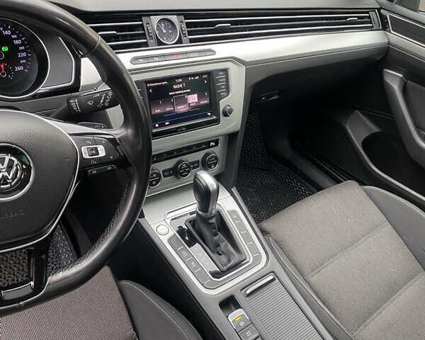 Серый Фольксваген Пассат, объемом двигателя 1.97 л и пробегом 275 тыс. км за 15800 $, фото 14 на Automoto.ua