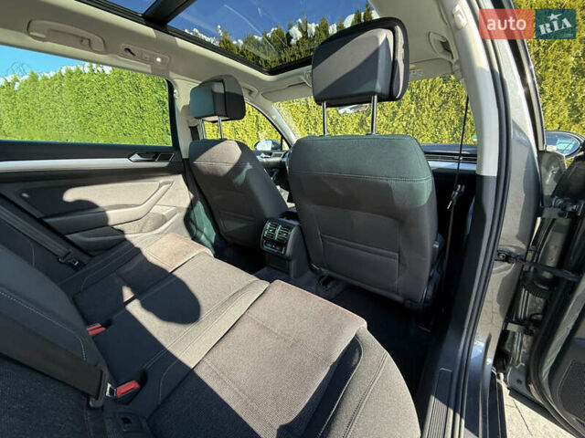 Серый Фольксваген Пассат, объемом двигателя 2 л и пробегом 195 тыс. км за 16999 $, фото 39 на Automoto.ua