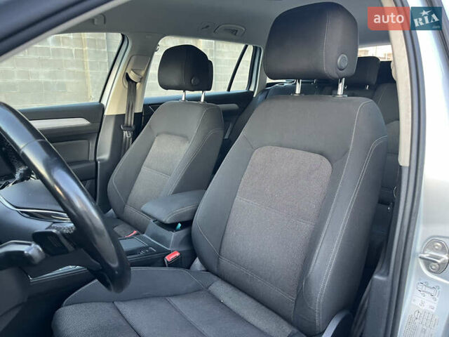 Серый Фольксваген Пассат, объемом двигателя 1.6 л и пробегом 262 тыс. км за 11800 $, фото 29 на Automoto.ua