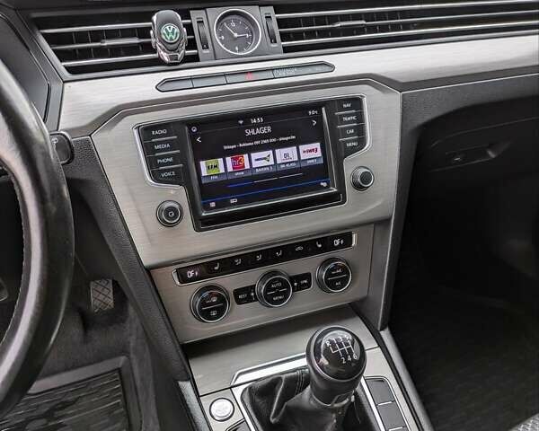 Серый Фольксваген Пассат, объемом двигателя 1.97 л и пробегом 320 тыс. км за 13400 $, фото 4 на Automoto.ua