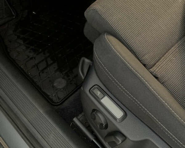 Серый Фольксваген Пассат, объемом двигателя 2 л и пробегом 276 тыс. км за 14200 $, фото 13 на Automoto.ua