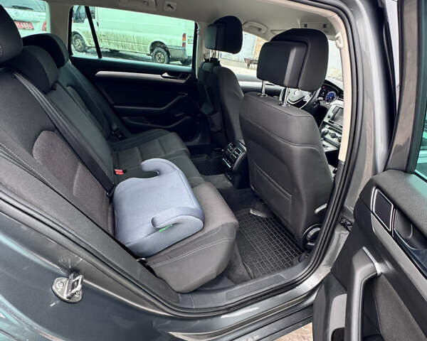 Серый Фольксваген Пассат, объемом двигателя 1.97 л и пробегом 277 тыс. км за 17500 $, фото 13 на Automoto.ua