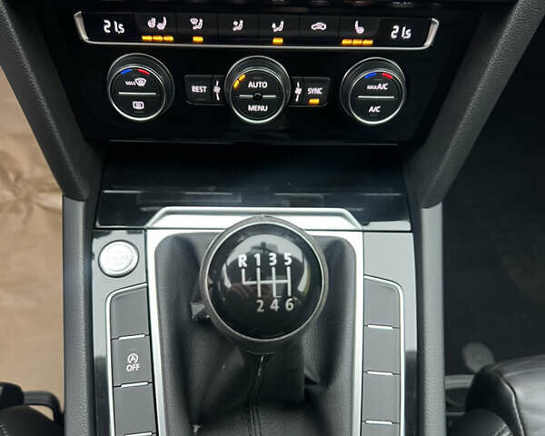 Сірий Фольксваген Пассат, об'ємом двигуна 1.6 л та пробігом 260 тис. км за 13999 $, фото 30 на Automoto.ua