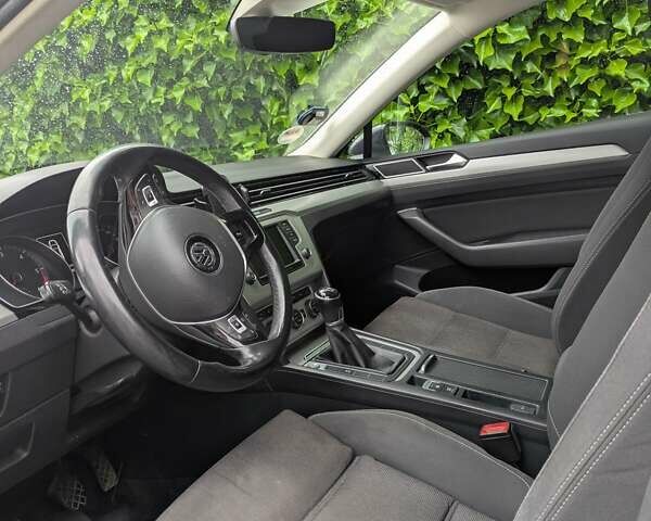 Серый Фольксваген Пассат, объемом двигателя 1.6 л и пробегом 290 тыс. км за 11499 $, фото 10 на Automoto.ua