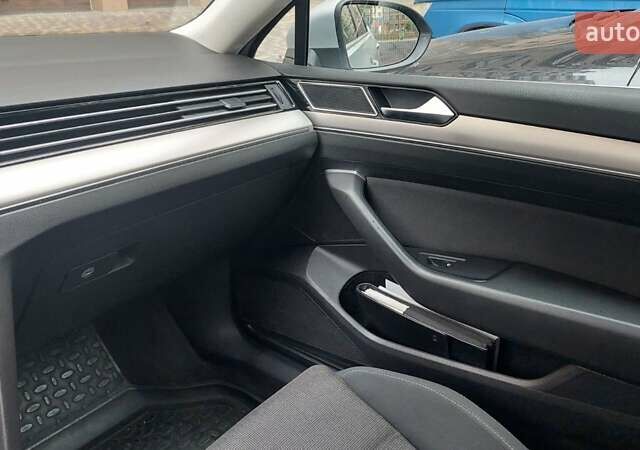 Серый Фольксваген Пассат, объемом двигателя 1.97 л и пробегом 260 тыс. км за 14500 $, фото 5 на Automoto.ua