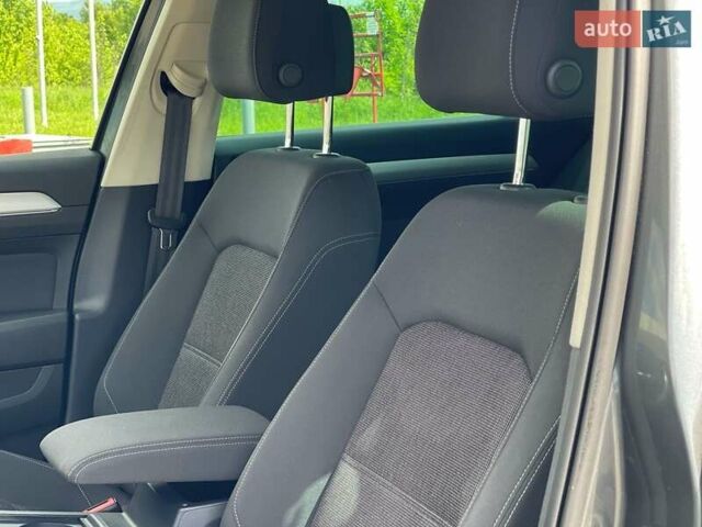 Серый Фольксваген Пассат, объемом двигателя 1.8 л и пробегом 165 тыс. км за 15500 $, фото 16 на Automoto.ua