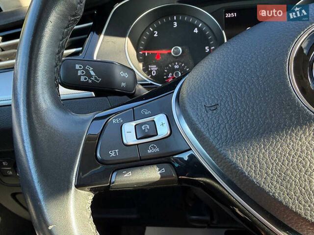 Серый Фольксваген Пассат, объемом двигателя 2 л и пробегом 195 тыс. км за 16999 $, фото 66 на Automoto.ua