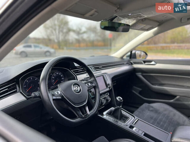 Серый Фольксваген Пассат, объемом двигателя 1.6 л и пробегом 265 тыс. км за 13200 $, фото 31 на Automoto.ua