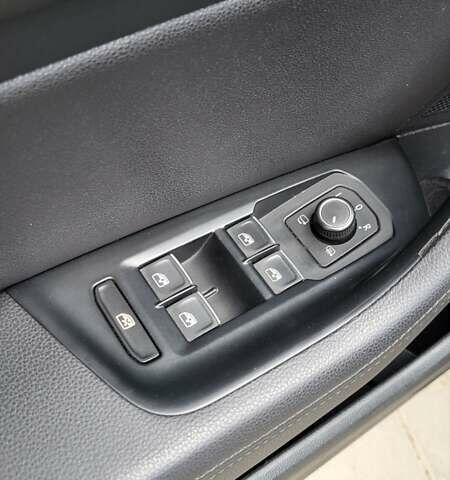 Фольксваген Пассат 2016 в Коломые на Automoto.ua Серый Фольксваген Пассат, объемом двигателя 1.97 л и пробегом 330 тыс. км за 14950 $, фото 38 на Automoto.ua