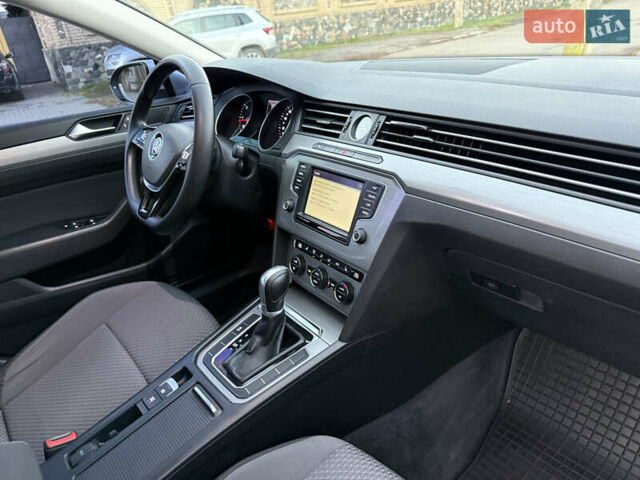 Серый Фольксваген Пассат, объемом двигателя 1.6 л и пробегом 237 тыс. км за 12800 $, фото 20 на Automoto.ua