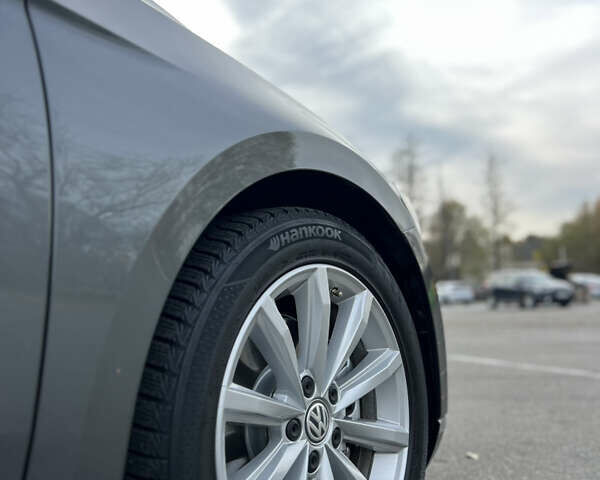 Серый Фольксваген Пассат, объемом двигателя 1.6 л и пробегом 265 тыс. км за 13200 $, фото 7 на Automoto.ua