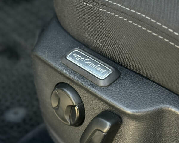 Сірий Фольксваген Пассат, об'ємом двигуна 1.6 л та пробігом 319 тис. км за 12200 $, фото 22 на Automoto.ua