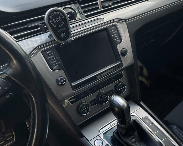 Сірий Фольксваген Пассат, об'ємом двигуна 1.97 л та пробігом 299 тис. км за 18999 $, фото 12 на Automoto.ua