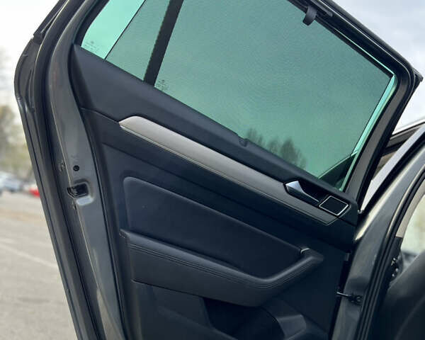 Серый Фольксваген Пассат, объемом двигателя 1.6 л и пробегом 265 тыс. км за 13200 $, фото 49 на Automoto.ua