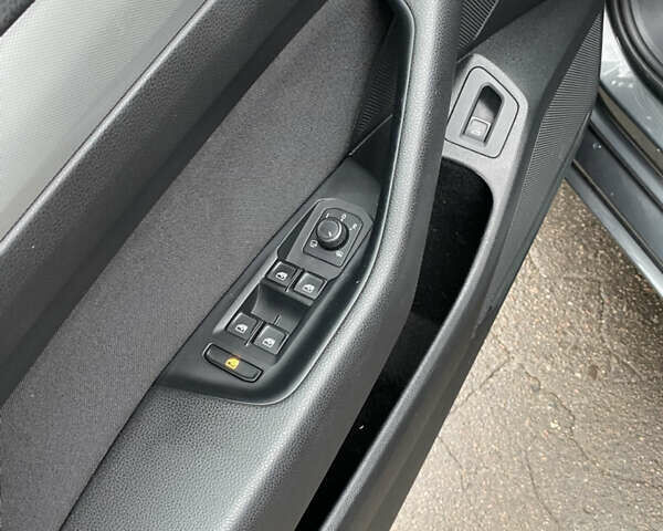 Серый Фольксваген Пассат, объемом двигателя 1.97 л и пробегом 275 тыс. км за 15800 $, фото 12 на Automoto.ua