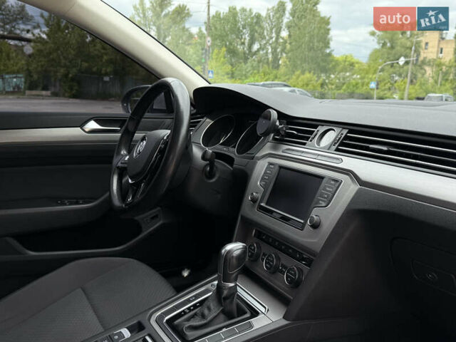 Сірий Фольксваген Пассат, об'ємом двигуна 2 л та пробігом 240 тис. км за 15200 $, фото 17 на Automoto.ua