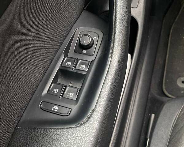 Серый Фольксваген Пассат, объемом двигателя 1.97 л и пробегом 280 тыс. км за 14400 $, фото 8 на Automoto.ua