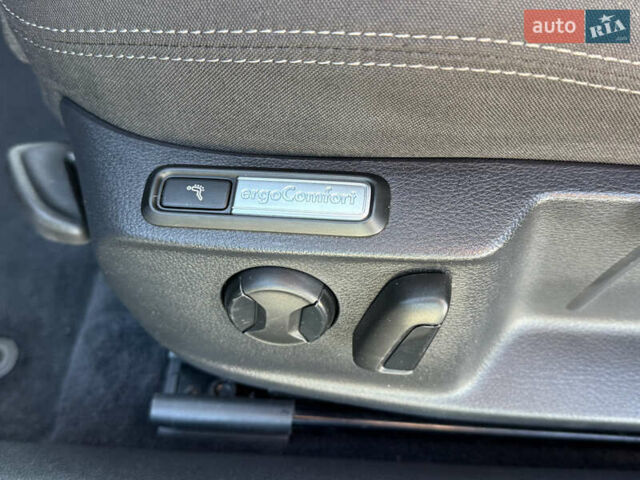 Серый Фольксваген Пассат, объемом двигателя 2 л и пробегом 195 тыс. км за 16999 $, фото 55 на Automoto.ua