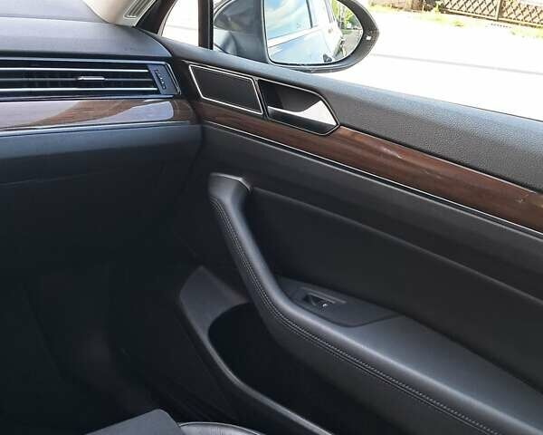 Серый Фольксваген Пассат, объемом двигателя 2 л и пробегом 258 тыс. км за 17700 $, фото 16 на Automoto.ua