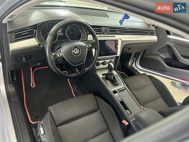 Серый Фольксваген Пассат, объемом двигателя 1.97 л и пробегом 305 тыс. км за 16900 $, фото 18 на Automoto.ua