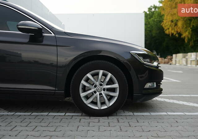 Серый Фольксваген Пассат, объемом двигателя 1.6 л и пробегом 270 тыс. км за 15300 $, фото 4 на Automoto.ua