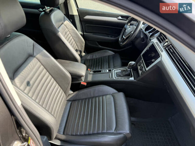 Серый Фольксваген Пассат, объемом двигателя 1.6 л и пробегом 251 тыс. км за 15499 $, фото 29 на Automoto.ua